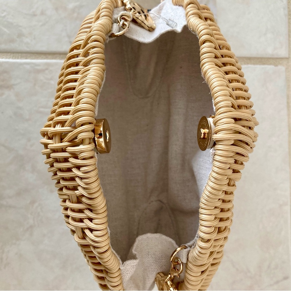 NWT Tommy Bahama seashell shaped woven rattan clam shaped clutch/handbag. - Picture 12 of 16